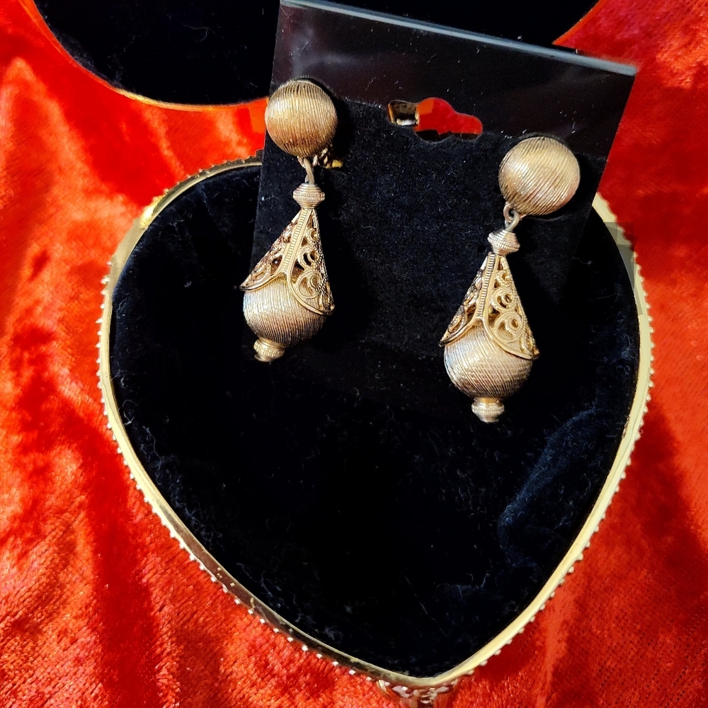 Vintage Monet Teardrop Clip Earrings And Beautiful Gold Tone